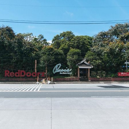 RedDoorz Premium @ Ouan's the Farm Resort Lucena Exterior foto