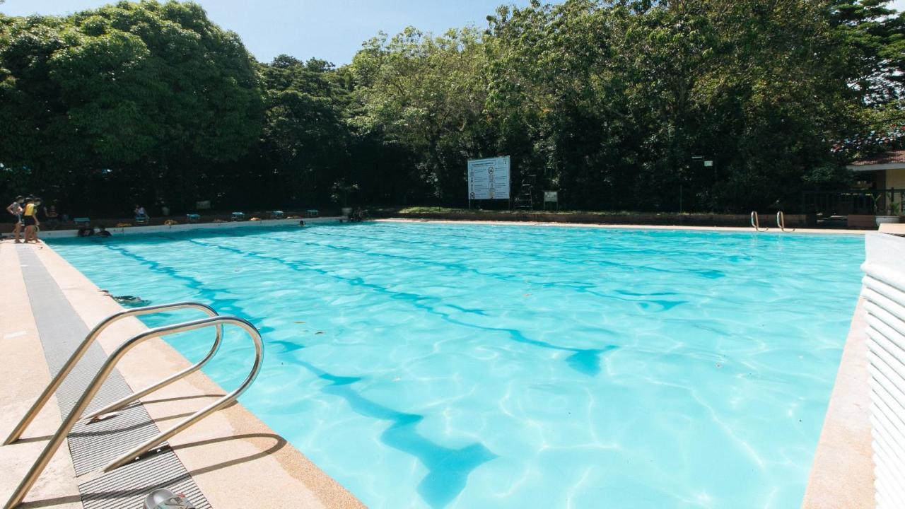 RedDoorz Premium @ Ouan's the Farm Resort Lucena Exterior foto
