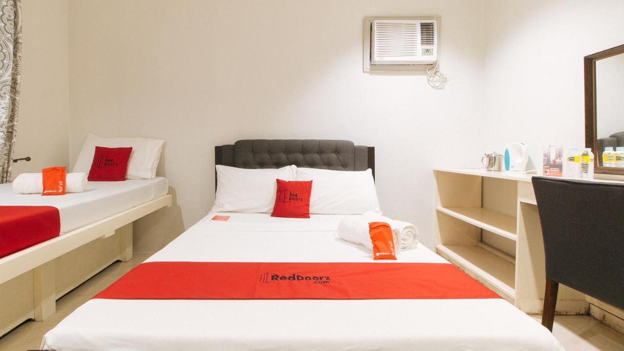 RedDoorz Premium @ Ouan's the Farm Resort Lucena Exterior foto