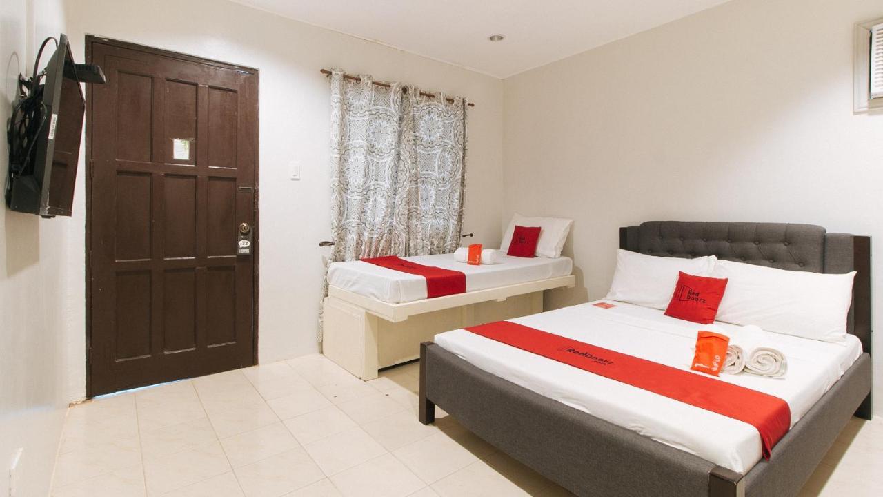 RedDoorz Premium @ Ouan's the Farm Resort Lucena Exterior foto