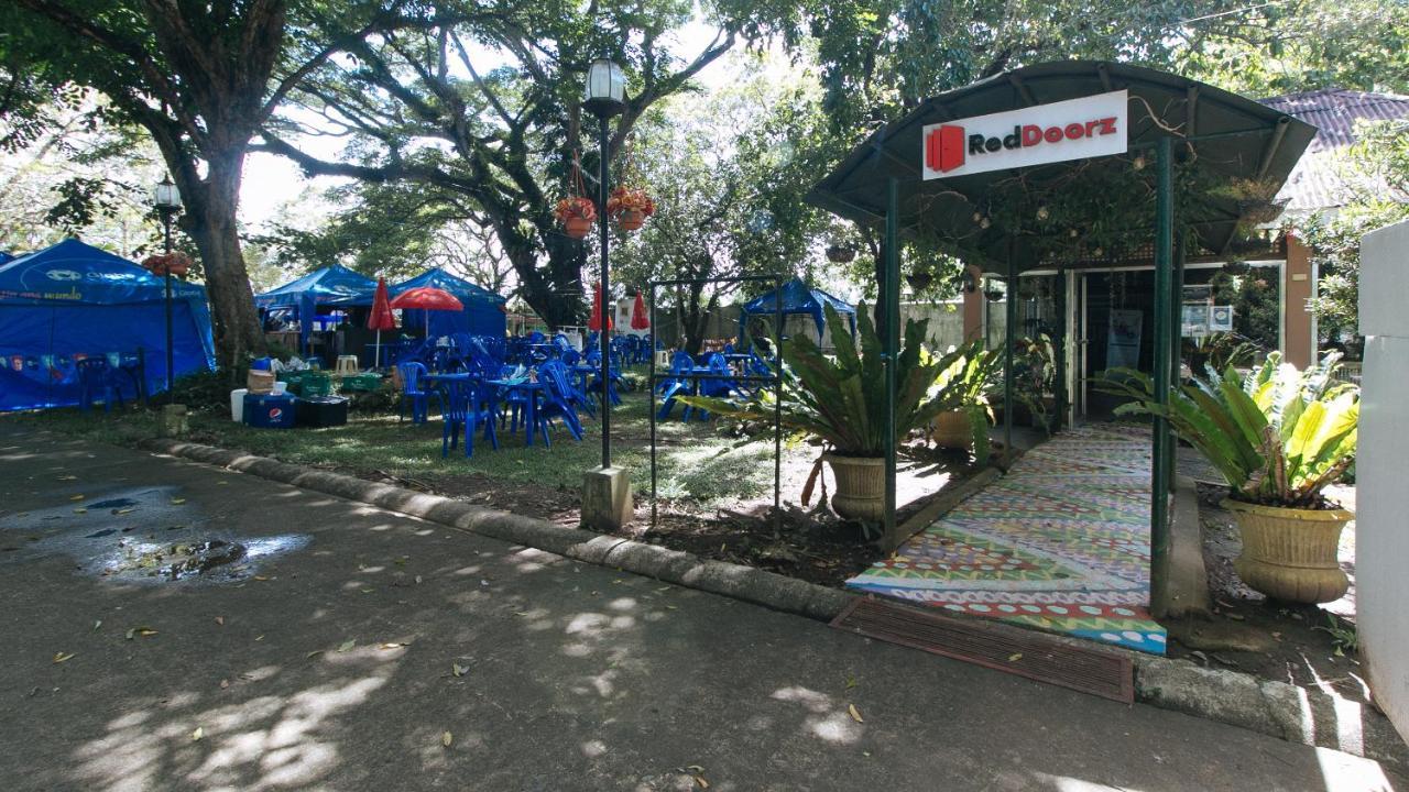 RedDoorz Premium @ Ouan's the Farm Resort Lucena Exterior foto