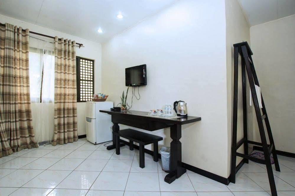 RedDoorz Premium @ Ouan's the Farm Resort Lucena Exterior foto