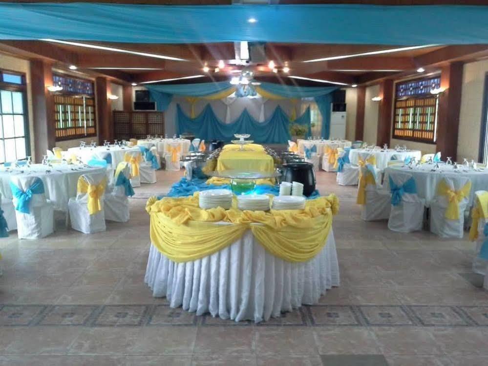 RedDoorz Premium @ Ouan's the Farm Resort Lucena Exterior foto