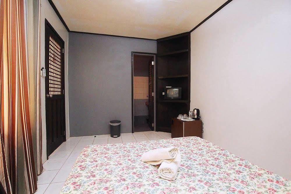 RedDoorz Premium @ Ouan's the Farm Resort Lucena Exterior foto