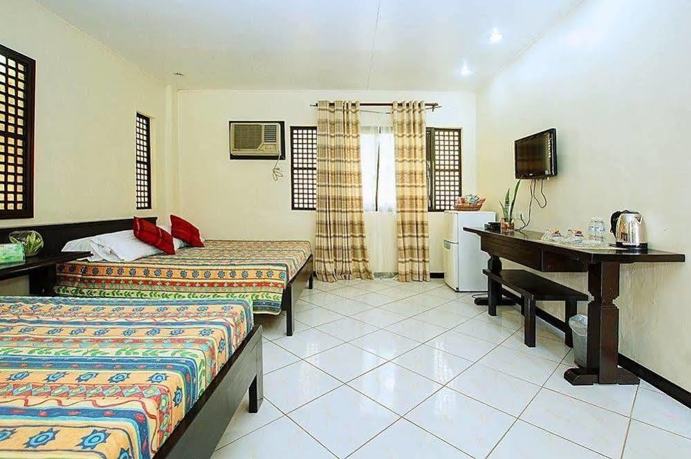 RedDoorz Premium @ Ouan's the Farm Resort Lucena Exterior foto