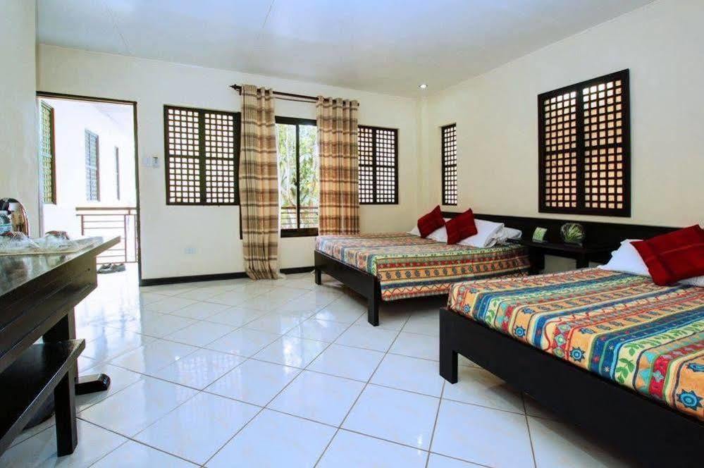 RedDoorz Premium @ Ouan's the Farm Resort Lucena Exterior foto