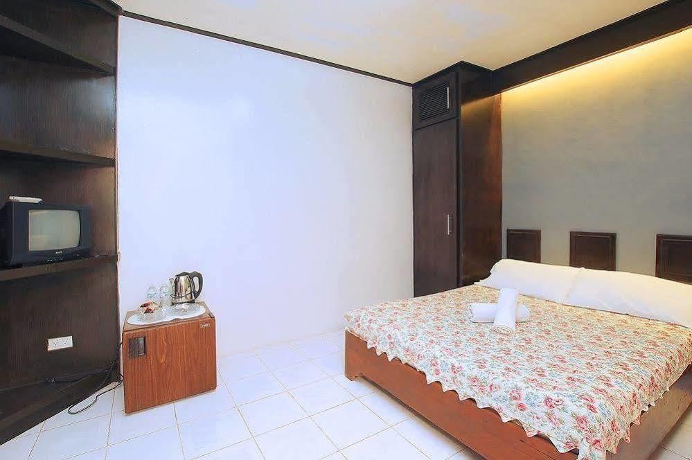 RedDoorz Premium @ Ouan's the Farm Resort Lucena Exterior foto